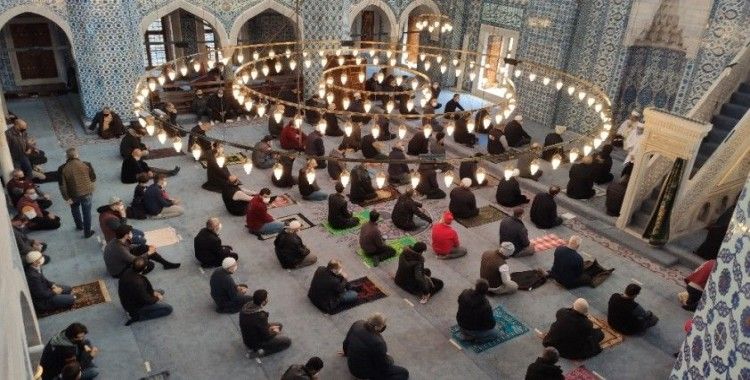 Rüstempaşa Camisi 4 yıl sonra ibadete açıldı