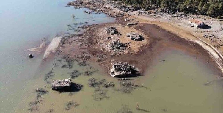 Seben Gölü’nün boşaltılma çalışmalarında eski yapılar gün yüzüne çıktı