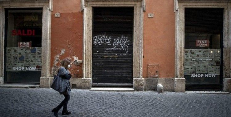 İtalya’da son 24 saatte Covid-19 nedeniyle 699 kişi öldü