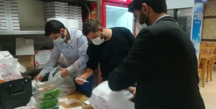 İzmir’de restoranlarda paket servisi yoğunluğu