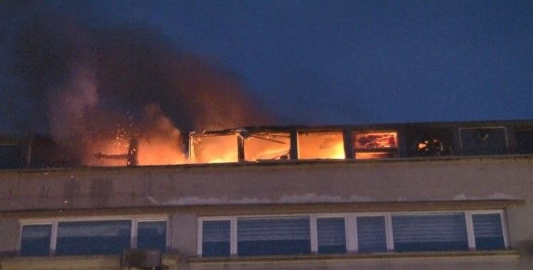 Şişli’de AVM’nin çatı katında restoran yangını