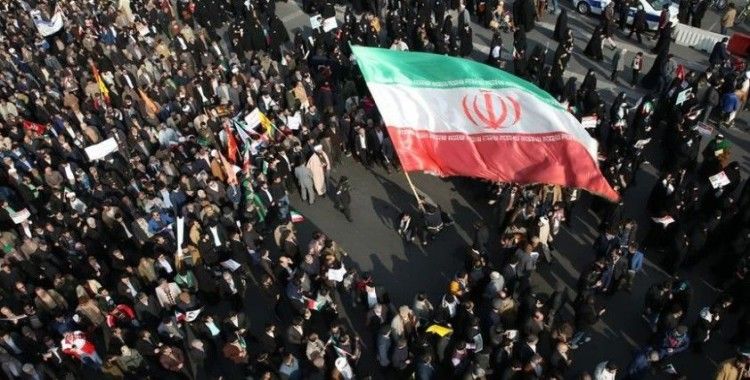 İranlı ekonomist Sultani: Döviz kuru artışı, yaptırımlar ve Kovid-19 nedeniyle İran ekonomisi kilitlendi