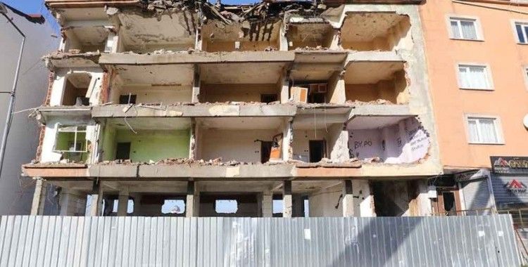 Eyüpsultan'da riskli yapıların yıkımına başlandı