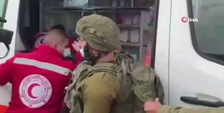 İsrail askerleri, ambulanstaki yaralı Filistinliye müdahale etti
