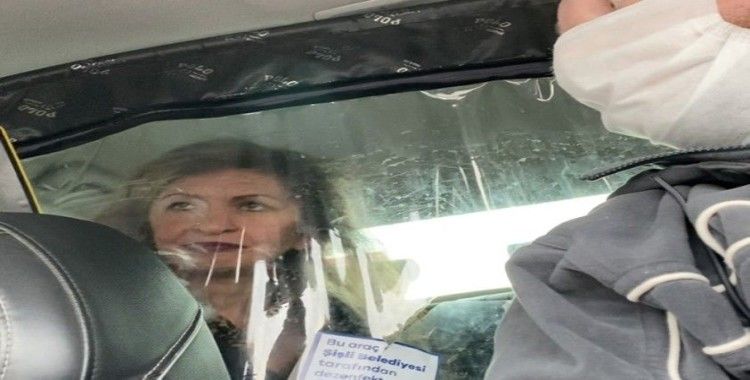  İstanbul’da alkollü kadının taksiciye zor anlar yaşattığı anlar kamerada