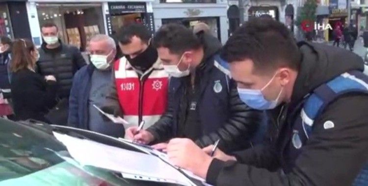  Taksim’de sigara ve maske yasağına uymayanlara ceza
