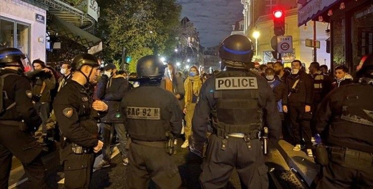Paris'te sığınmacıların tahliyesinde şiddet uygulayan polislere görevden uzaklaştırma cezası