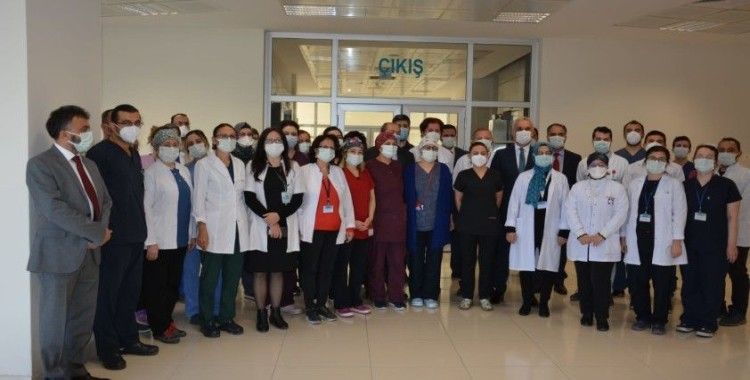 Kastamonu Valisi Avni Çakır, Kastamonu Eğitim ve Araştırma Hastanesi'ne moral ziyaretinde bulundu