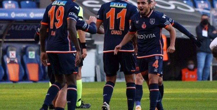 Süper Lig: Medipol Başakşehir: 2 - Denizlispor: 0 (İlk yarı)