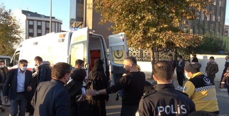Arnavutköy’de bir anda yola yığılan kadın vefat etti