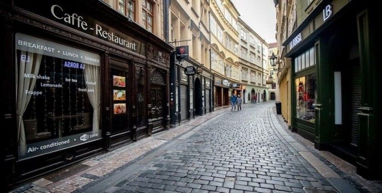 Çekya'da Kovid-19'la mücadele kapsamında kapatılan iş yeri ve restoranlar açılıyor