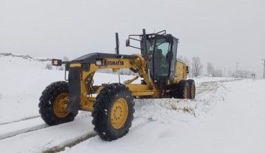 Tunceli'de karla kaplı 41 köy yolu açıldı