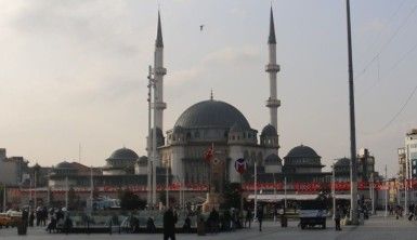 Taksim Camii'nde sona yaklaşıldı