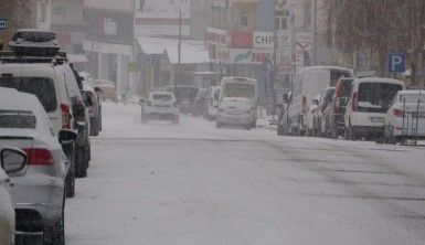 Ardahan beyaz gelinliğini giydi