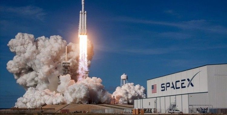 SpaceX'in test ettiği uzay mekiği iniş sırasında patladı