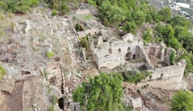 Syedra Antik Kenti ziyaretçi akınına uğruyor