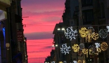 İstiklal Caddesi'nde gün batımı manzarası hayran bıraktı