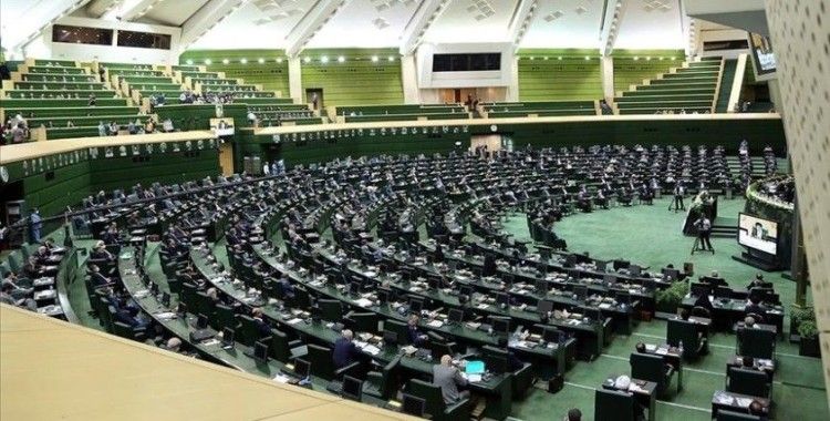 İran Meclisi'nde onaylanan kanunla cumhurbaşkanı adaylarına yeni şartlar getirildi