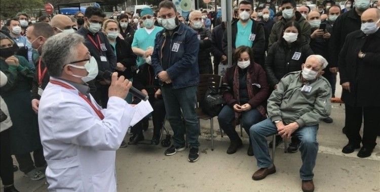 Samsun'da Kovid-19 nedeniyle yaşamını yitiren doktor gözyaşları arasında son yolculuğuna uğurlandı