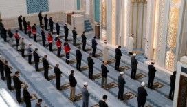 Diyanet İşleri Başkanı Erbaş'tan 'Yarın camilerde cuma namazı kılınabileceği' hatırlatması