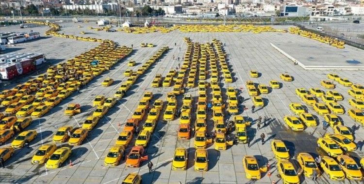 Yenikapı'da taksicilerin taksimetre güncelleme yoğunluğu devam ediyor