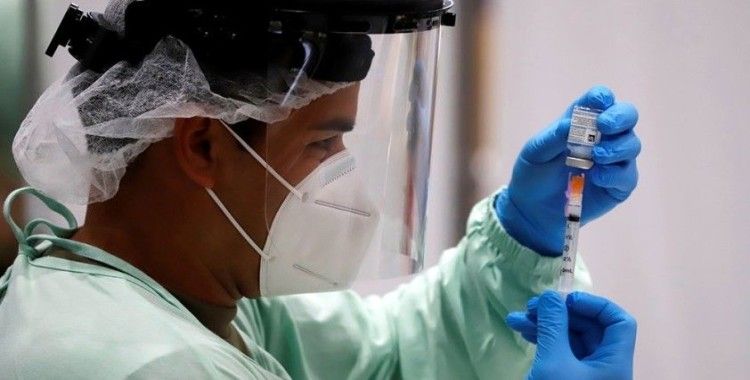 İtalya'da 6 gün önce aşı olan doktor Covid-19'a yakalandı