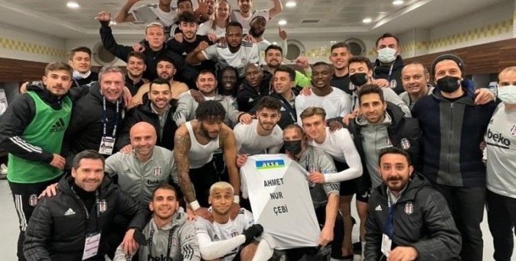 Beşiktaşlı futbolcular galibiyeti Başkan Çebi’ye armağan etti