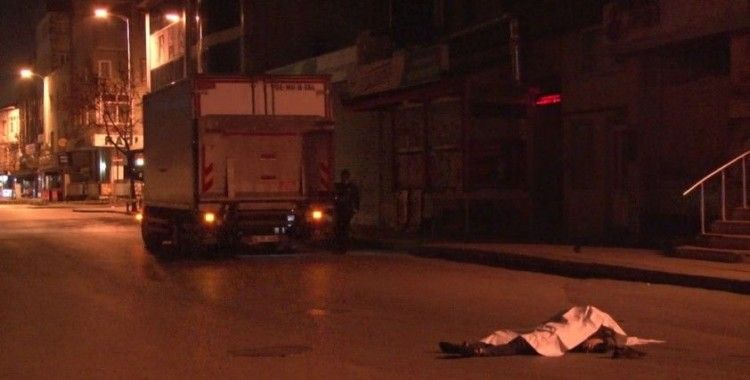  Ümraniye’de kuryeli motosiklet ile kamyonet çarpıştı; 1 ölü
