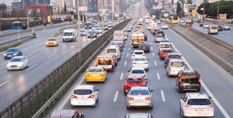 İstanbul'da kısıtlama sonrası trafikte oluşan yoğunluk sürüyor