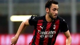 Hakan Çalhanoğlu İtalya'da aralık ayının futbolcusu seçildi