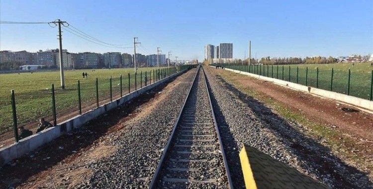 Can ve mal kaybı demir yolu etrafına çekilen çitle önlenecek