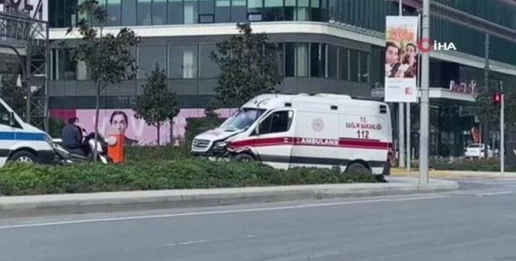 Hastaya yetişmeye çalışırken kaza yapan ambulans kameralara yansıdı