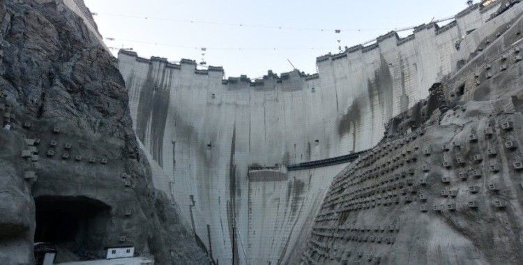 Yusufeli Barajı'nda son 7 metreye girildi