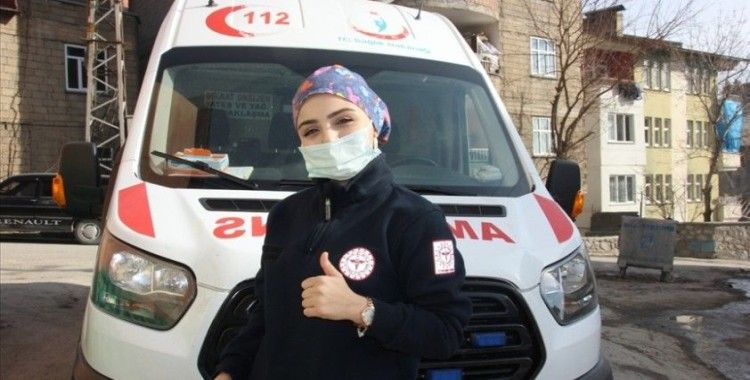 Hakkari'de kadın ambulans şoförü hastaların imdadına yetişiyor