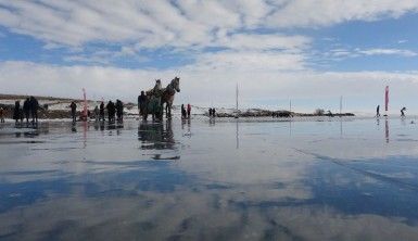 Çıldır Gölü'nde atlı kızak sezonu başladı