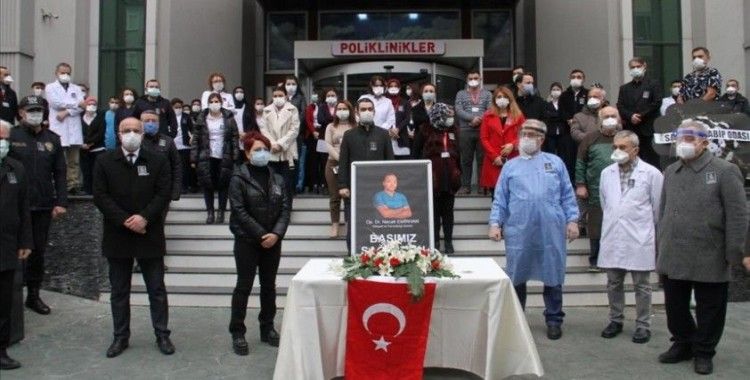 Samsun'da Kovid-19'dan ölen ortopedi uzmanı Necati Emirhan son yolculuğuna uğurlandı