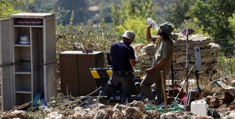 İsrail Batı Şeria'da Filistinlilerin inşaat çalışmalarını engellemek için Yahudi yerleşimcileri kullanıyor
