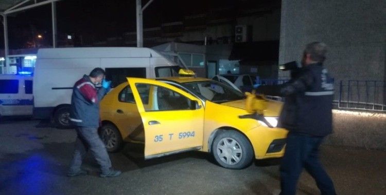 İzmir’de taksi şoförünü bıçaklayıp aracını kaçırdılar