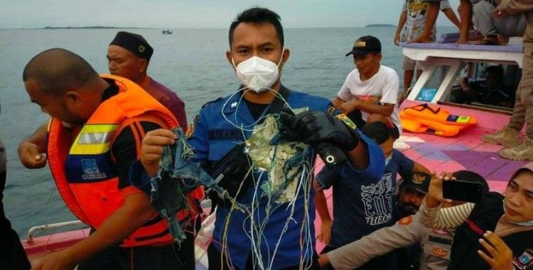 Endonezya'da yolcu uçağı kazası kurbanlardan birinin kimliği tespit edildi