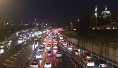 56 saatlik kısıtlama sonrası 15 Temmuz Şehitler Köprüsü'nde trafik yoğunluğu