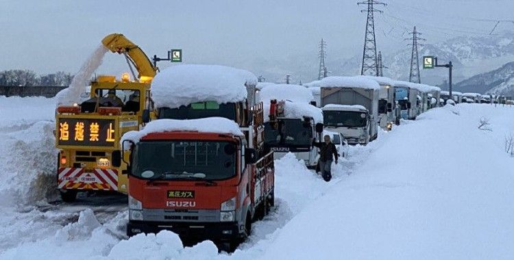 Japonya'da kar fırtınası: 38 kişi hayatını kaybetti
