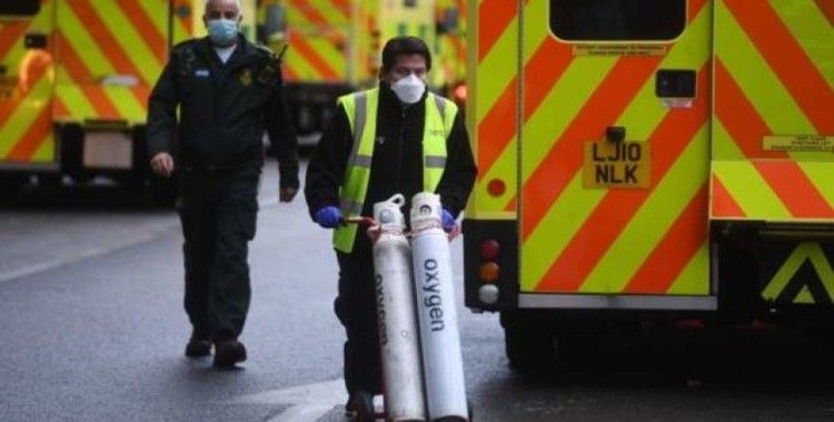 İngiltere Bilim Kurulu danışmanı, koronavirüs kısıtlamalarının artırılması çağrısı yaptı