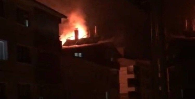Tatvan'da çatı yangını