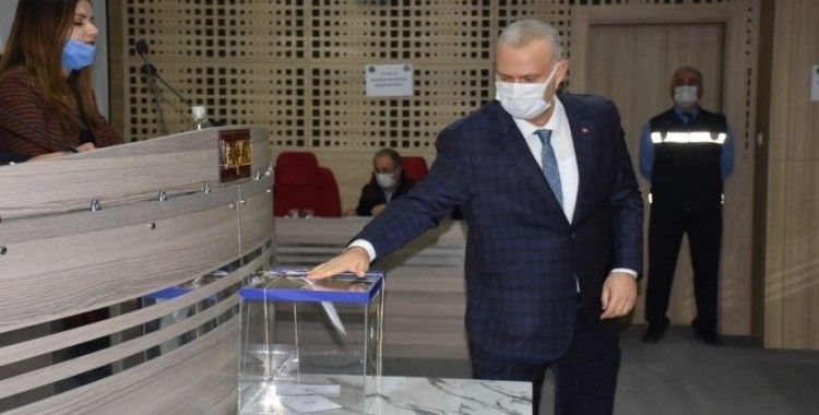 Menemen Belediye Başkan Vekili, kura çekimiyle AK Parti'nin adayı Aydın Pehlivan oldu