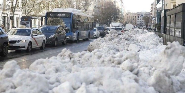 Kar yağışı nedeniyle 1,4 milyar avro zarar oluştuğunu duyuran Madrid Belediyesi 'afet bölgesi' ilanı istedi