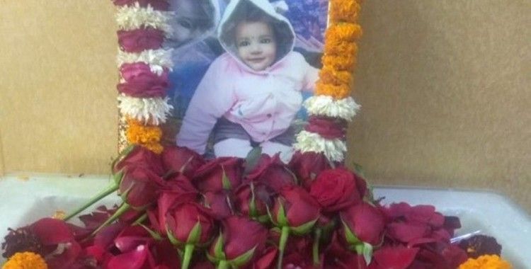 Hindistan’da 20 aylık bebek, 5 kişiye umut oldu