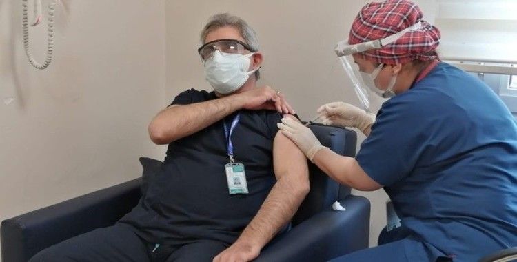 Sağlık çalışanlarına Korona virüs aşıları yapılmaya başlandı