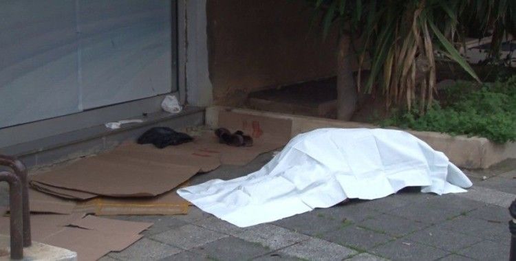 Kadıköy'de sokakta yaşayan yaşlı adam ölü bulundu