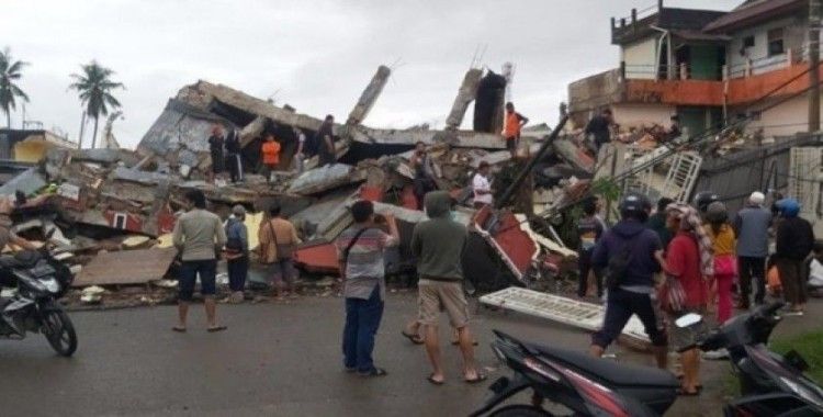 Endonezya'daki depremde ölü sayısı 42'ye yükseldi
