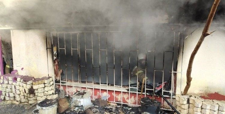 Aliybeyköy'de yangın paniği: Biri bebek 2 kişi dumandan etkilendi